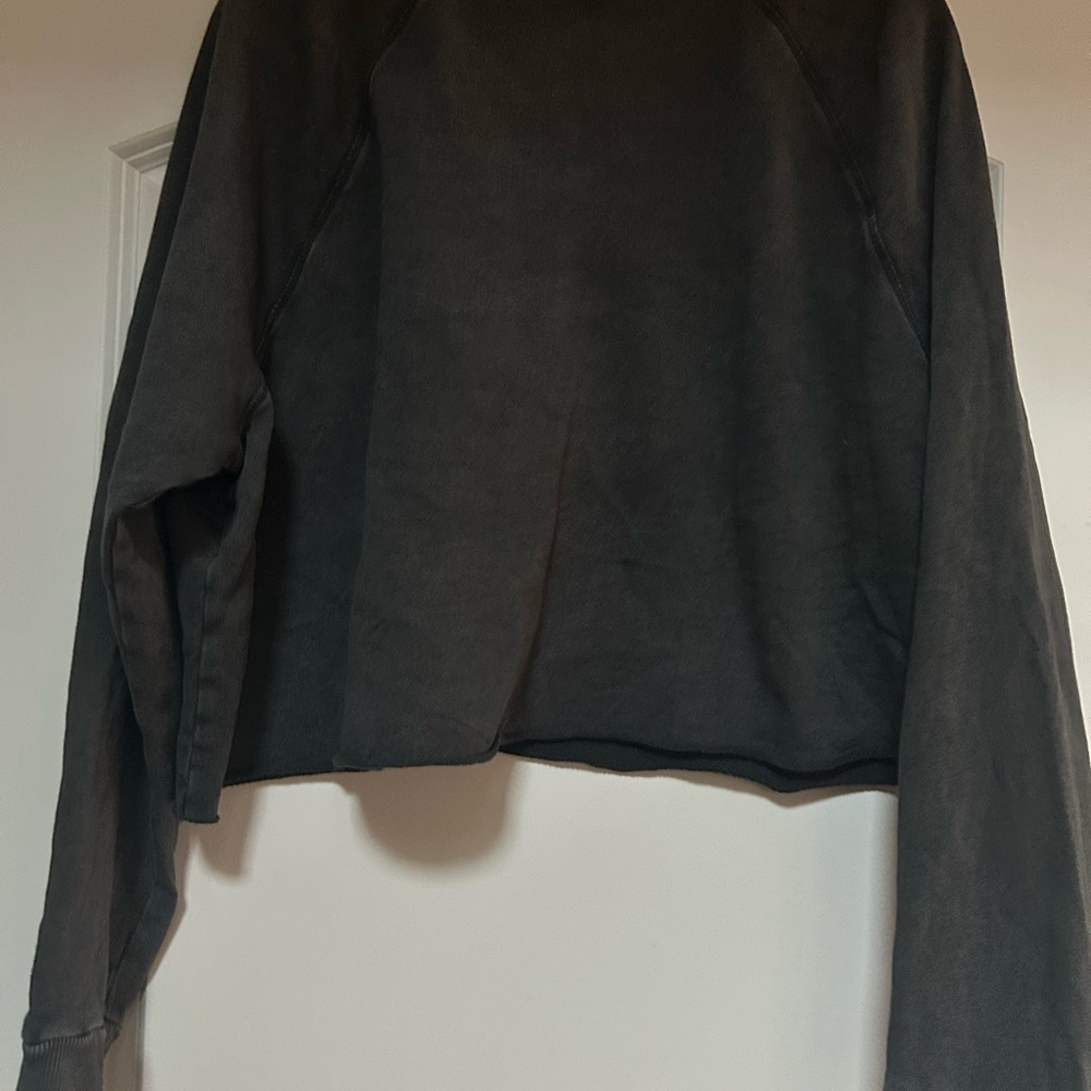 Universal Thread Women's Dark Gray Sweatshirt - Picture 3 of 7